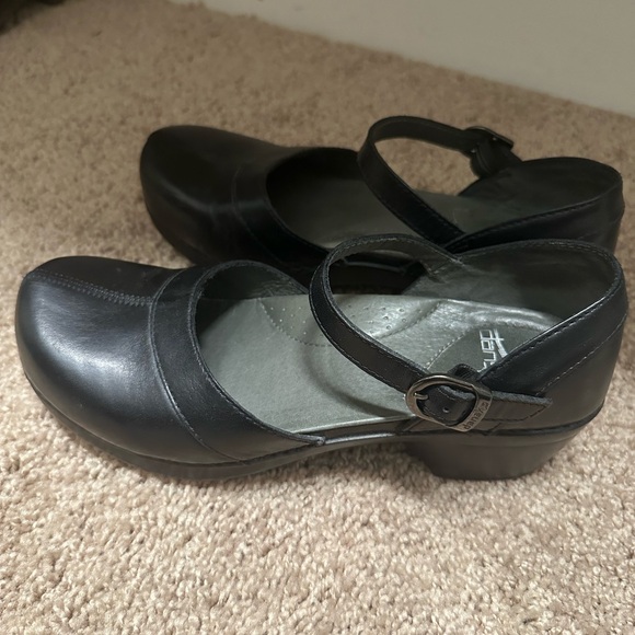 Dansko Mary Jane clogs. Barely worn size 38 ( size 7.5 equivalent) - Picture 5 of 6